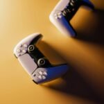 Jogador utilizando tecnologia gamer moderna em 2026