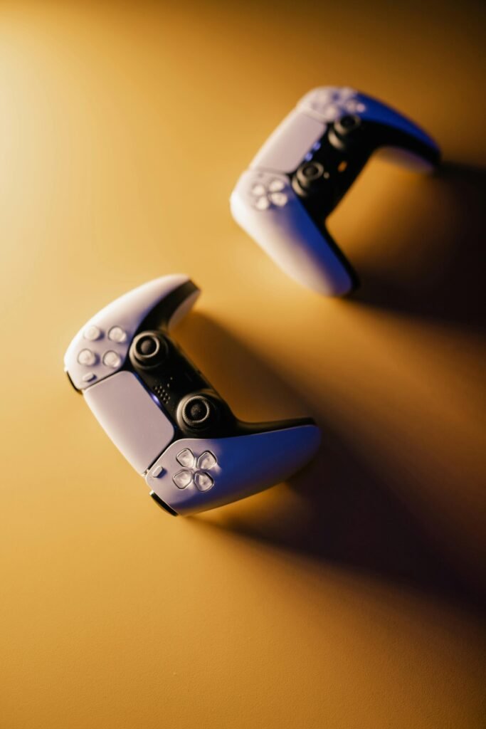 Jogador utilizando tecnologia gamer moderna em 2026